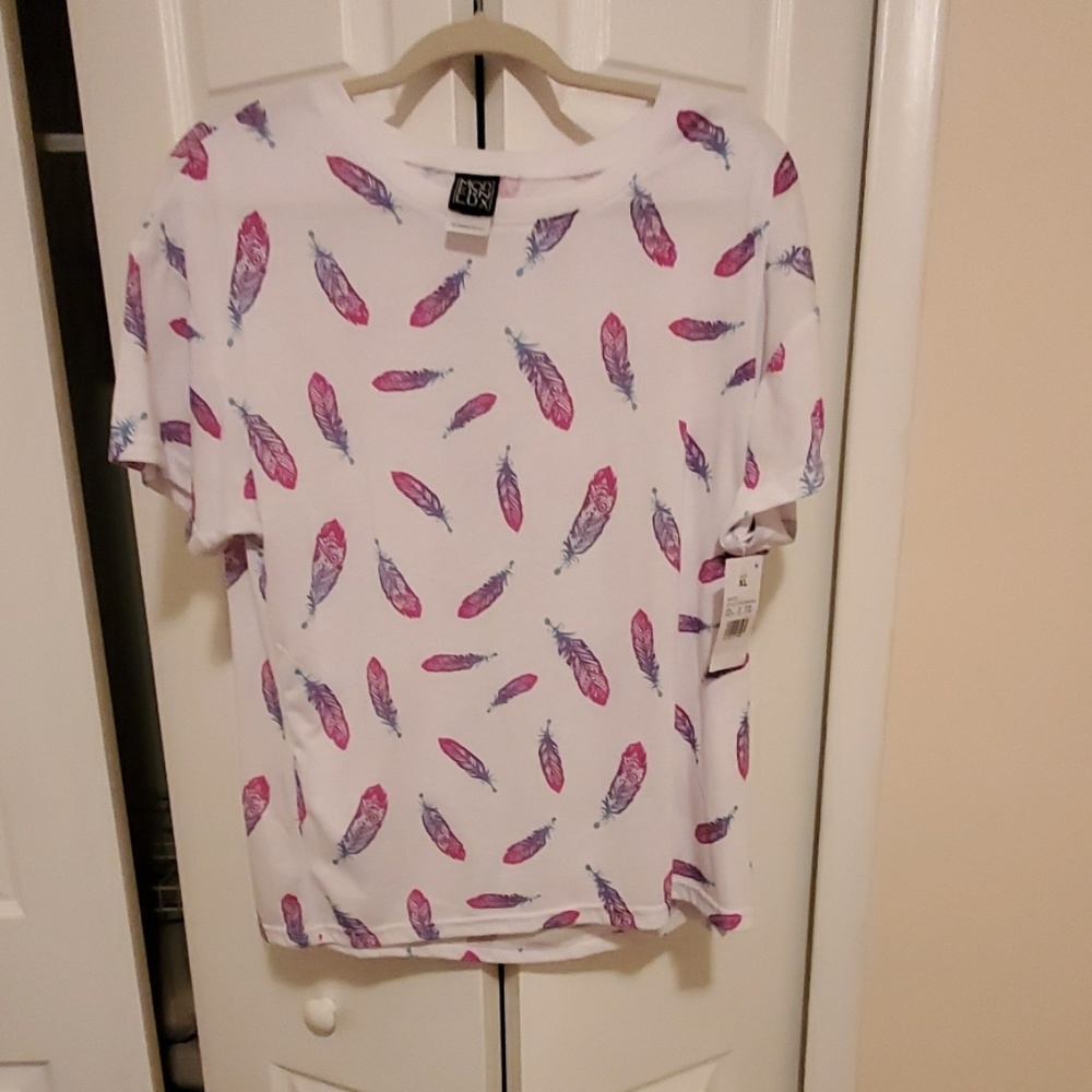 *NEW WITH TAGS* Tshirt *sold on ♏